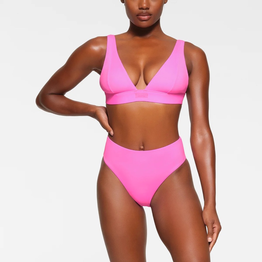 SKIMS SIGNATURE SWIM PLUNGE BIKINI TOP Size Xs In Taffy Barbie Pink Nwt